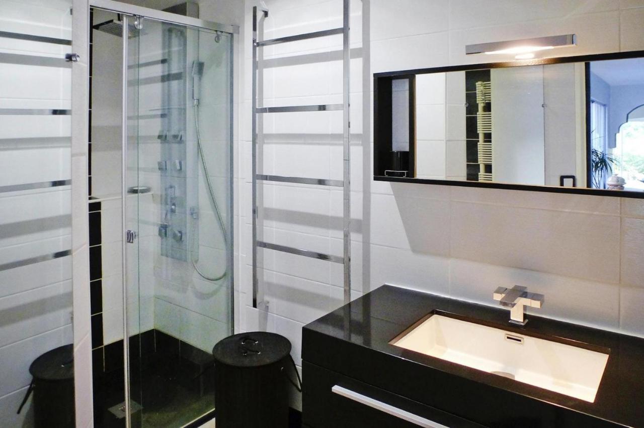 Holiday Home With Indoor Pool, Le Porge Bagian luar foto