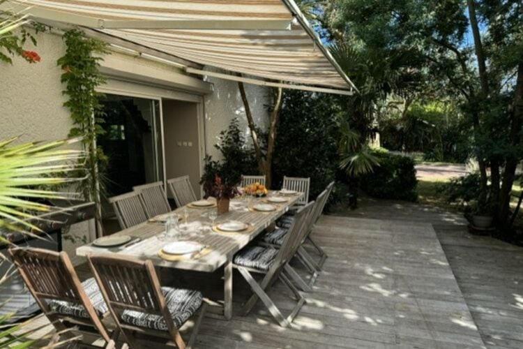 Holiday Home With Indoor Pool, Le Porge Bagian luar foto